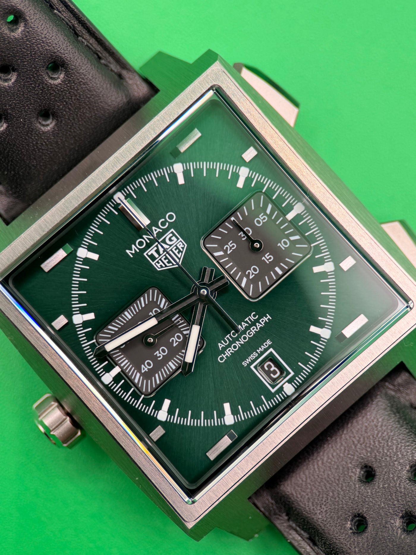 TAG Heuer TAG Heuer 2026 Monaco Chronograph - green sunray-brushed dial